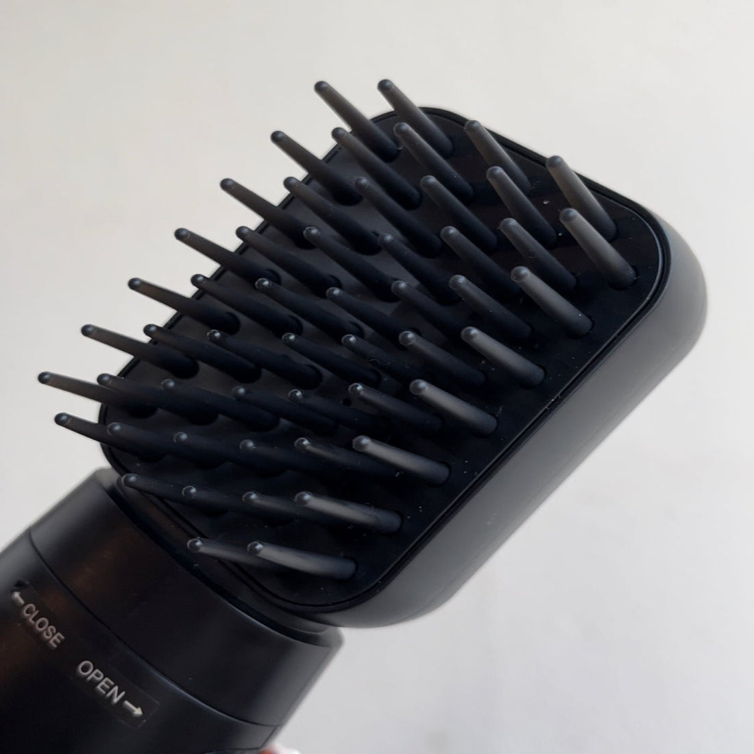 Cepillo de vapor calentado para un cabello liso perfecto