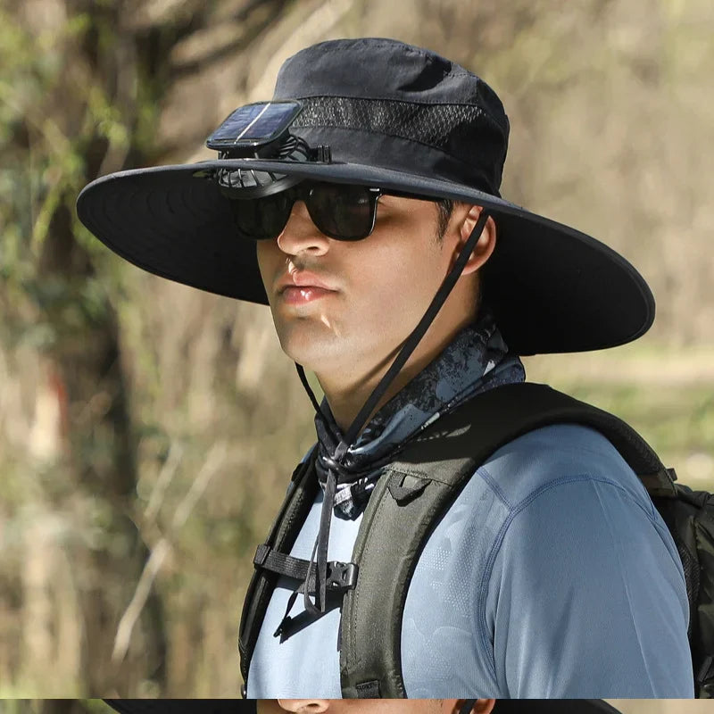 Hut mit integriertem Solarlüfter 