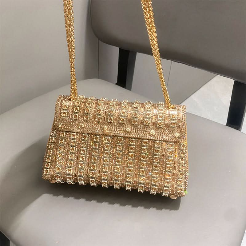 Zazářte na večierku s touto glamúrovou kabelkou s kamienkami 